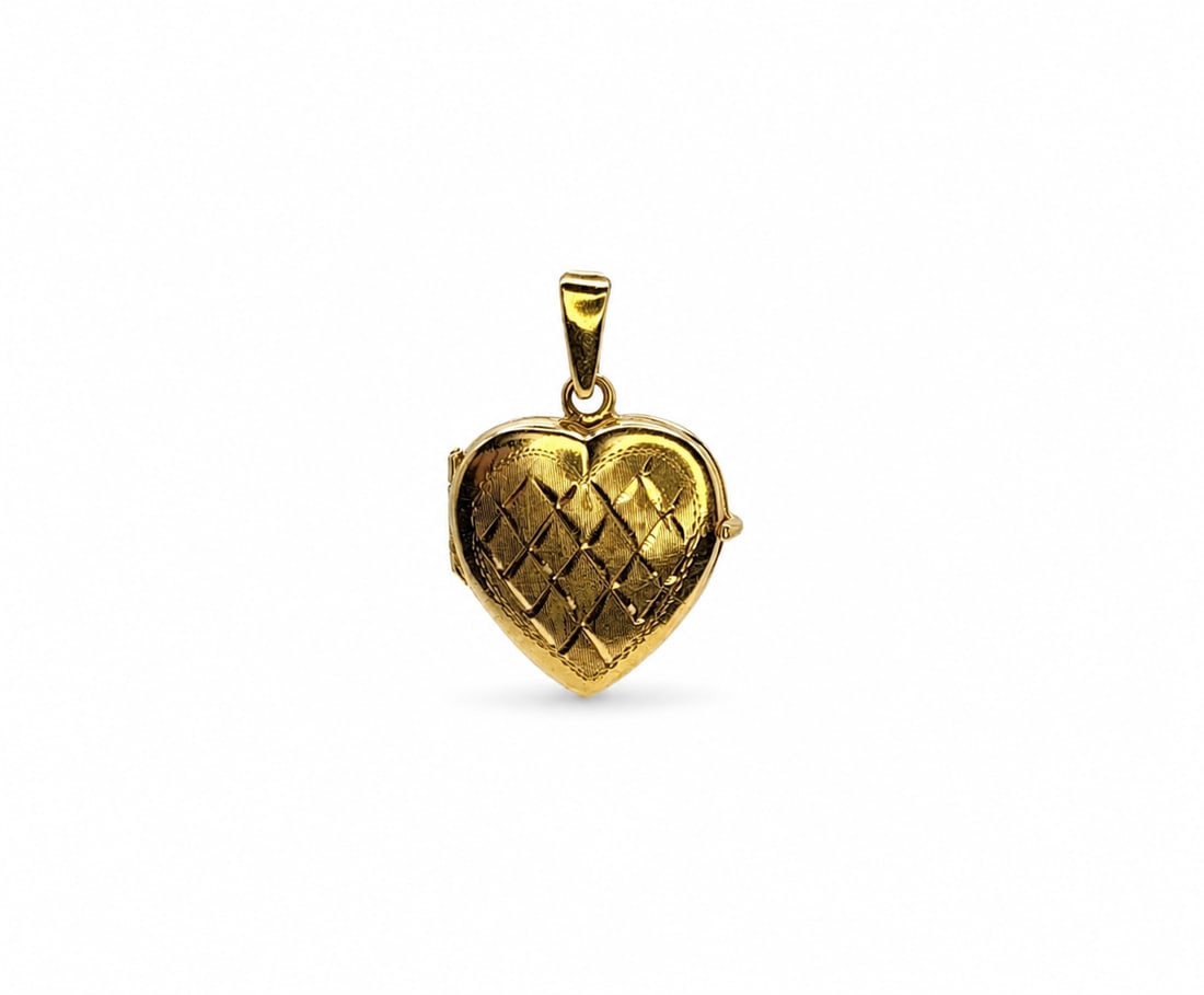 Yellow gold heart locket pendant: A 14kt yellow gold heart pendant locket (glass inside) signed italy. 1.3x.90 inches 6.2 grams