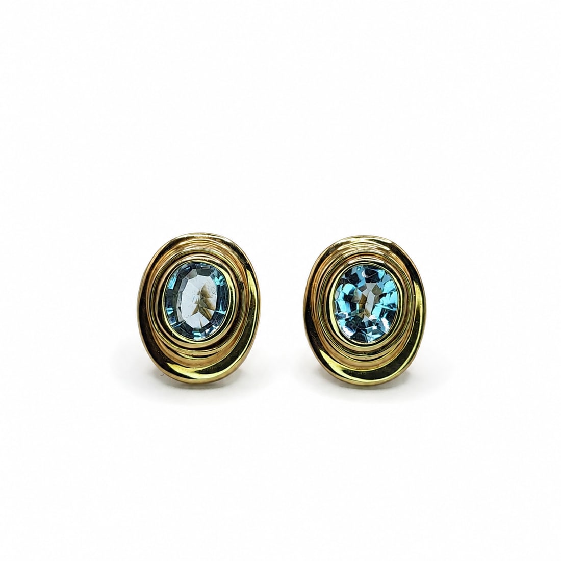 Yellow gold blue topaz earrings: A 14kt Yelllow gold earrings. Blue Topaz cushion cut 4-5ct. 0.65x0.8 inchs. 6.84 grams