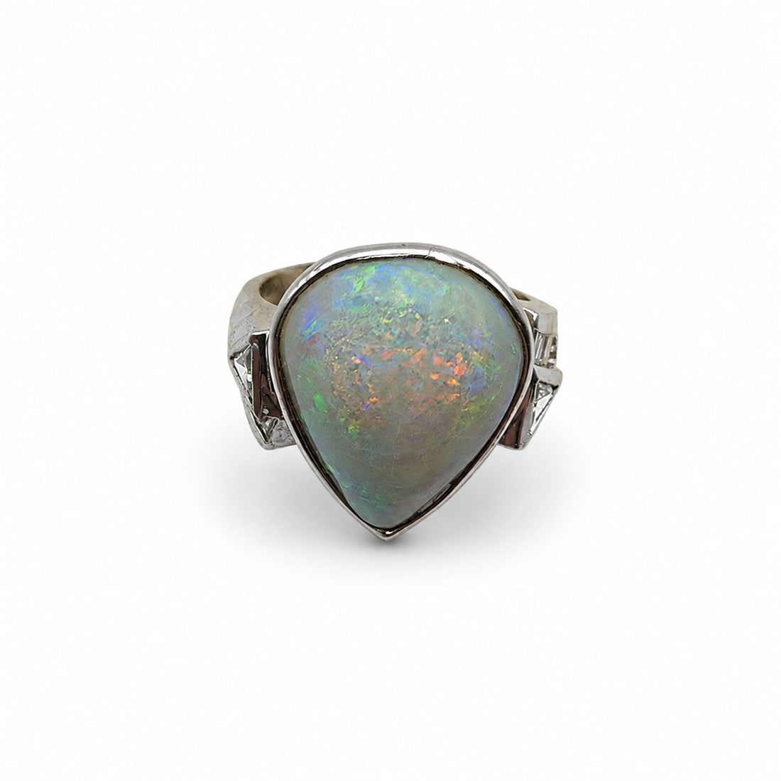 White gold Austarlian opal diamond ring: A 18kt white gold ring. Australian Opal 5-6 cts. 2 triangle diamonds .20 cts each- Diamond cts Tw .50 G-H color VS-SI clarity. Size 7. 6.45 grams