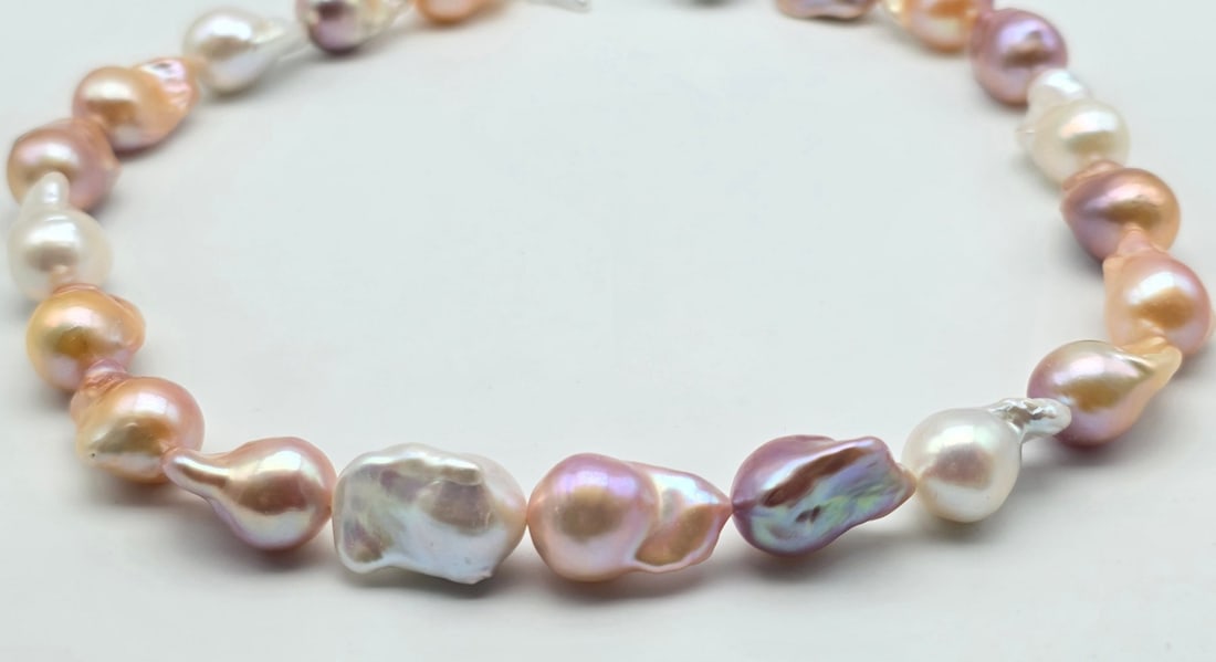 Large Edison Baroque Cultured Pearl 45 cm Necklace with Multicolored Natural Hues and 925 Sterling S: Metal: 925 Sterling Silver Diamond-cut Clasp / Total Item Weight: 89.00 Grams / Pearl Type: Nucleated Baroque Cultured Pearls (Edison) / Pearl Size: 15.0 – 15.3 mm / Colors & Sequence: Vibrant Laven