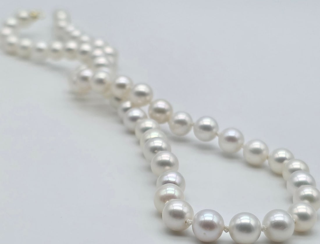 Freshwater Cultured Pearl 44 cm Graduated Necklace (6-6.5 mm) with Gold-Plated 925 Sterling Silver C: Metal: Gold-Plated 925 Sterling Silver Clasp / Total Item Weight: Approx. 21.00 Grams / Pearl Type: Freshwater Cultured Pearls / Pearl Size: 6.0 – 6.5 mm / Luster: Good / Length: 44 cm / Condition: 