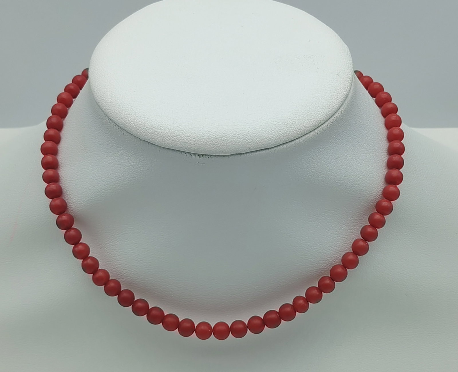 Natural Mediterranean Red Coral Graduated Bead Necklace - 18kt Yellow Gold Clasp: Natural Mediterranean Red Coral Necklace / Stone Type: Natural Red Coral (Corallium Rubrum) / Length: Approx. 41 cm / Total Weight: Approx. 16 g / Bead Size: Graduated from 5 to 6 mm / Color: Natural 