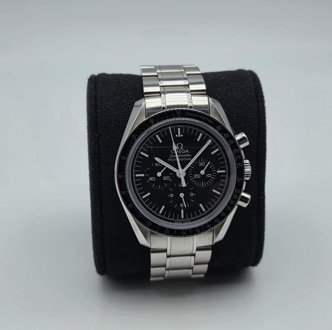 Omega Speedmaster Professional Moonwatch Chronograph: Omega Speedmaster Professional Moonwatch Chronograph / Ref: 311.30.42.30.01.006 / Case: Stainless steel, 42 mm diameter / Crystal: Scratch-resistant sapphire crystal on front and transparent sapphire 