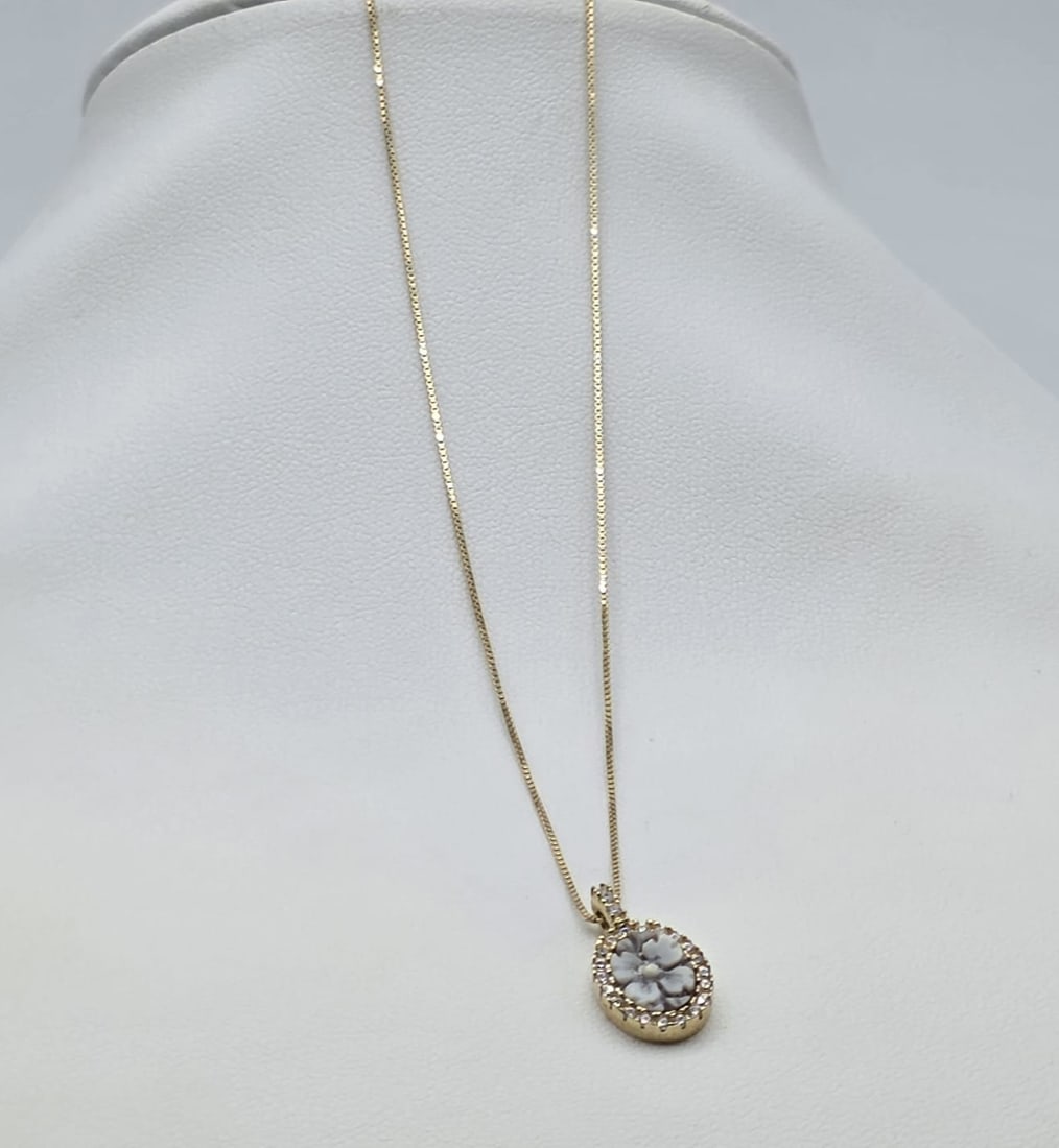 Italian Handcrafted Oval Cameo Necklace in 925 Silver 18K Yellow Gold Plated with Zirconia Halo: Italian Handcrafted Oval Cameo Necklace in 925 Silver 18K Yellow Gold Plated with Zirconia Halo / Metal: 925 Sterling Silver / Plating: 18K Yellow Gold / Total Item Weight: 2.9 Grams / Length: 41 cm /