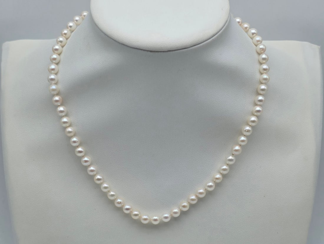 Fine Cultured Akoya Pearl Necklace (6–6.3 mm) with Solid 18K White Gold Clasp: Fine jewelry pearl necklace / Metal: Solid 18K White Gold (750) Clasp / Total Item Weight: 21.0 Grams / Length: 43.5 cm / Pearl Type: Cultured Akoya / Pearl Size: 6 to 6.3 mm / Pearl Color: Cream / Pe