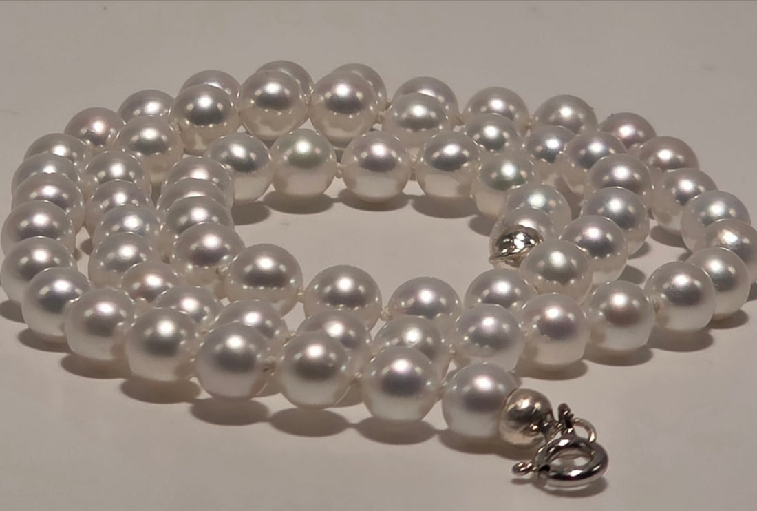 Japanese Akoya Cultured Pearl Necklace (5.8–6 mm) with 18kt White Gold Clasp: Japanese Akoya Cultured Pearl Necklace / Pearl Type: Cultured Akoya / Origin: Japan / Length: Approx. 41 cm / Total Weight: Approx. 16.5 g / Pearl Size / Diameter: Graduated from 5.8 to 6 mm / Color: 