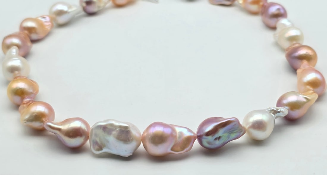 Large Edison Baroque Cultured Pearl 45 cm Necklace with Multicolored Natural Hues and 925 Sterling: Metal: 925 Sterling Silver Diamond-cut Clasp / Total Item Weight: 89.00 Grams / Pearl Type: Nucleated Baroque Cultured Pearls (Edison) / Pearl Size: 15.0 - 15.3 mm / Colors & Sequence: Vibrant Lavende