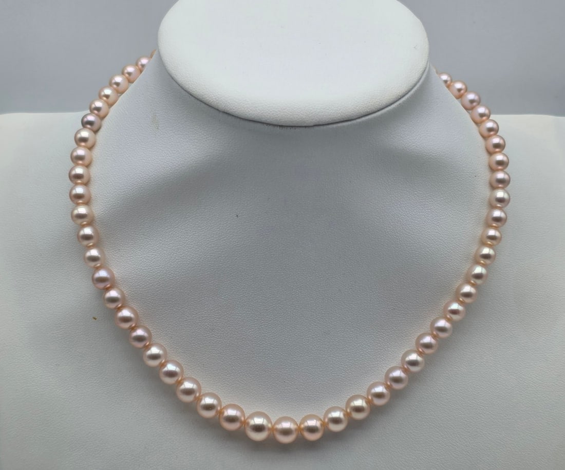 Freshwater Cultured Pearl 42.5 cm Graduated Necklace in Pink-Peach Hues with 18K Yellow Gold Clasp: Metal: 18K Yellow Gold (750) Clasp / Total Item Weight: 26.00 Grams / Pearl Type: Natural Freshwater Cultured Pearls / Pearl Shape: Round / Pearl Size: Graduated from 6.2 to 9.5 mm / Color: Pink/Peach