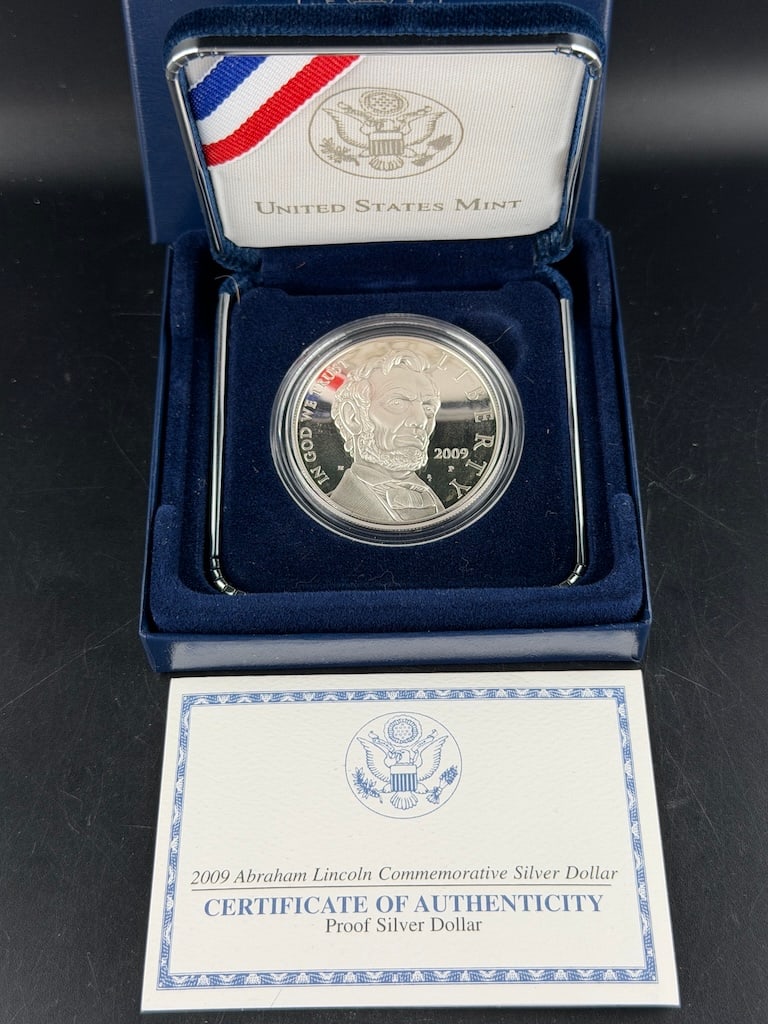 2009 U.S. Proof Silver Dollar: Abraham Lincoln Commemorative Silver Dollar: 2009 U.S. Proof Silver Dollar: Abraham Lincoln Commemorative Silver Dollar