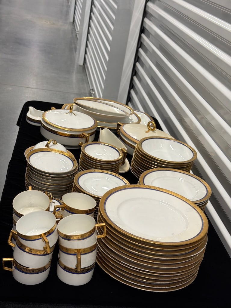 92-Pc Hutschenreuther Selb Bavaria 24K Gold & Cobalt Porcelain Dinner Service (1 of 20)