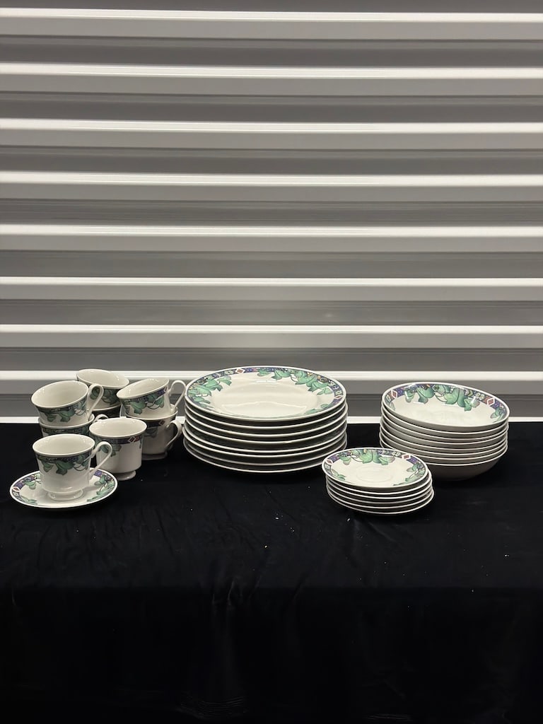 31-Piece Villeroy & Boch "Pasadena" Porcelain Dinnerware Service LF (1 of 10)