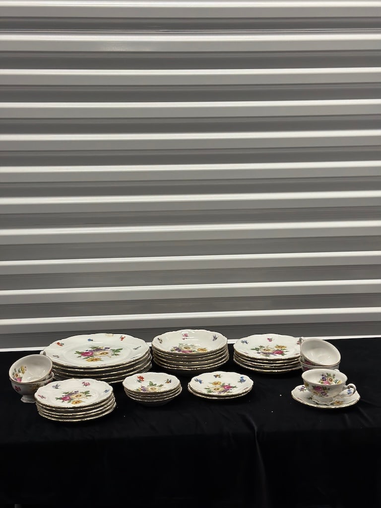 33-Piece Mitterteich Bavaria "Meissen Flora" Porcelain Dinnerware Service LF (1 of 14)
