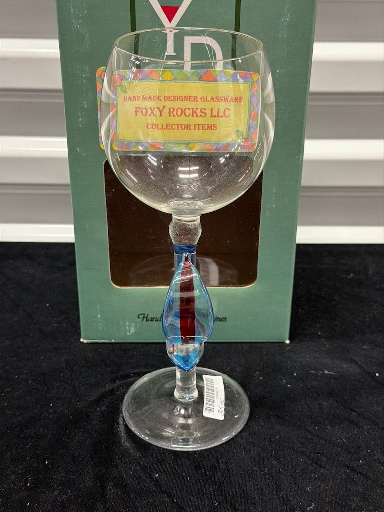 Decorative hand blown wine glass LF 330 (1 of 5)