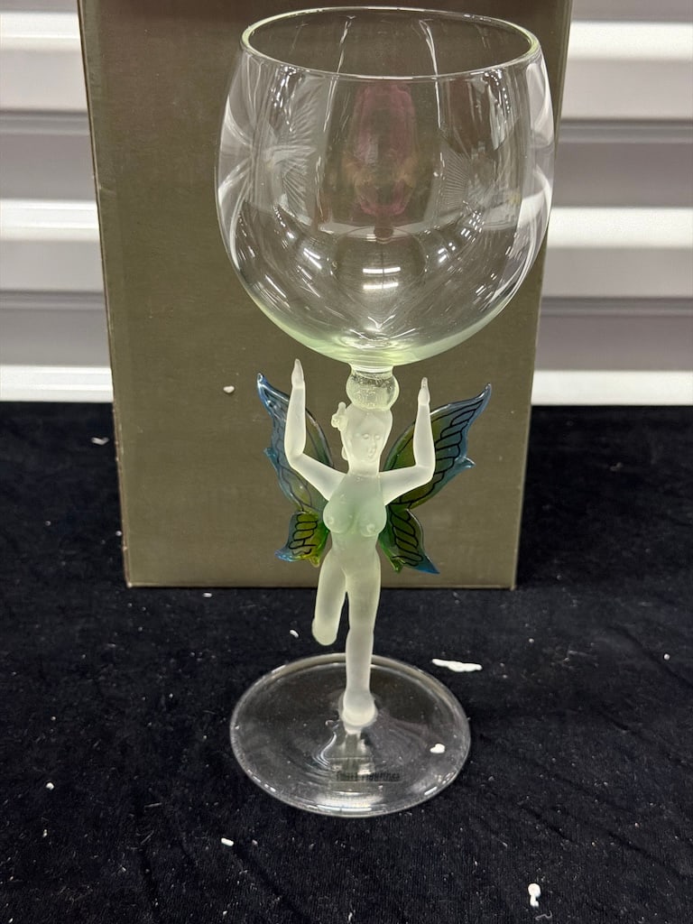 Decorative hand blown wine glass LF 339: Decorative hand blown wine glass