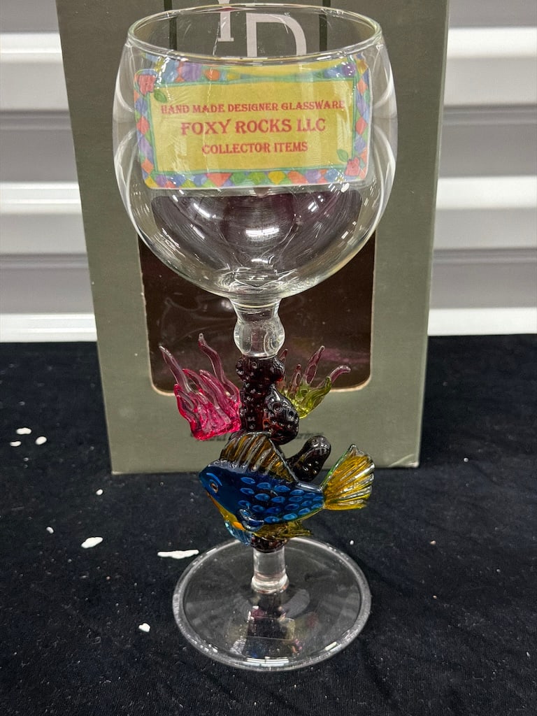 Decorative hand blown wine glass LF 341: Decorative hand blown wine glass