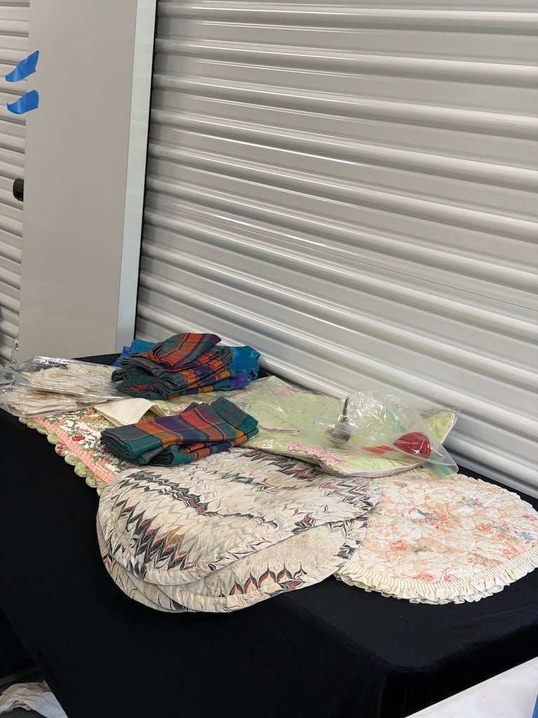 Vintage Textile and Home Decor Lot (1 of 6)