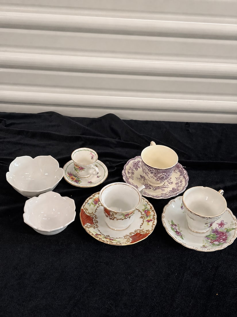 Vintage English & Japanese Porcelain Teacups, Saucers & Bowls – Crown Ducal Bristol: Assorted collection of vintage porcelain teacups, saucers, and small bowls featuring floral, transferware, and gilt-accented designs, including Crown Ducal “Bristol” England and other marked p