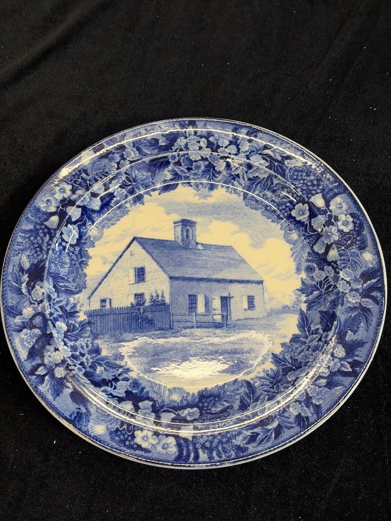 Wedgwood Old Coffin House Nantucket Historical Blue & White Plate: "Wedgwood Old Coffin House Nantucket Historical Blue & White PlateVintage Wedgwood blue and white transferware plate depicting the historic Old Coffin House (Jethro Coffin House) of Nantucket,