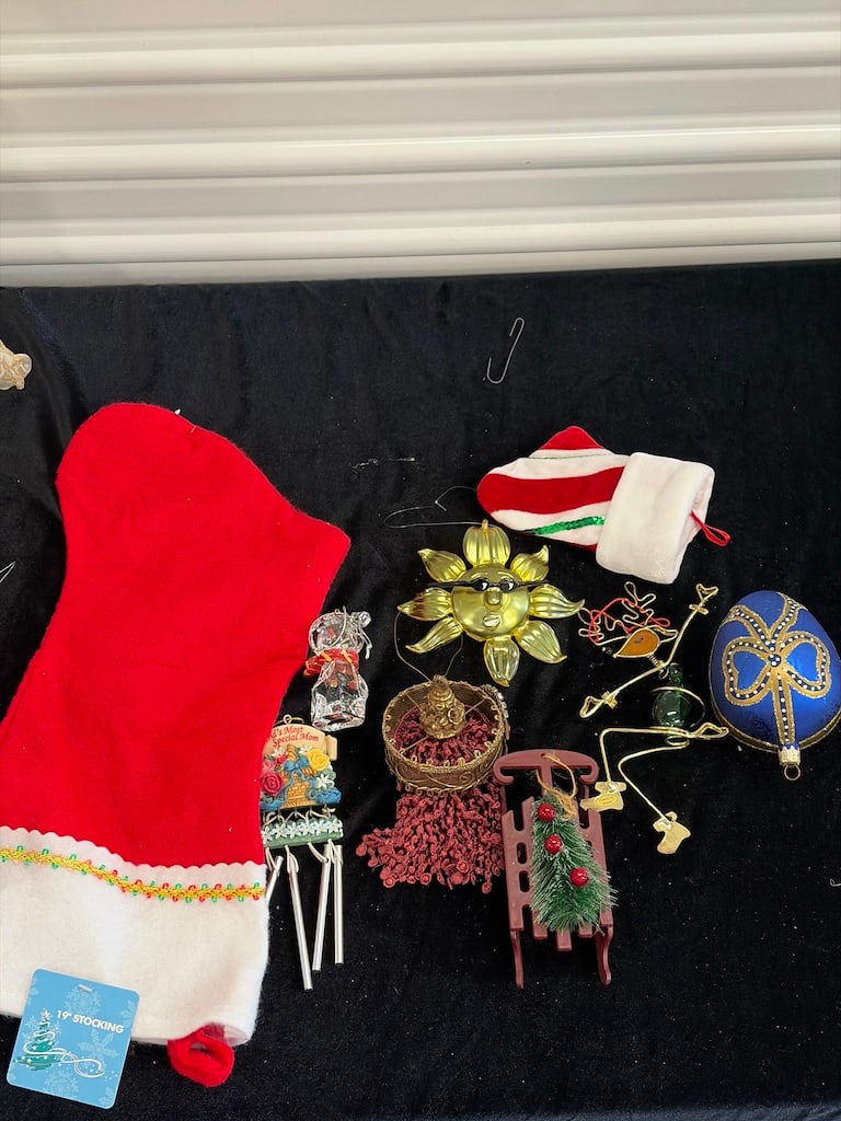 Vintage Christmas Decor Lot (1 of 3)