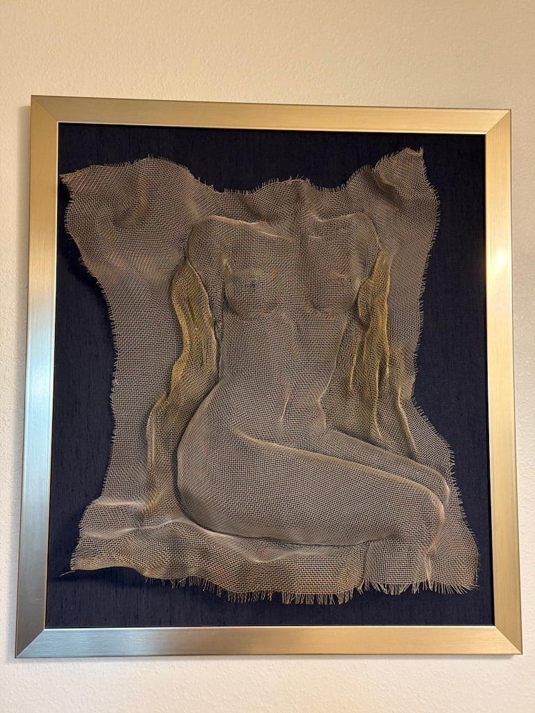 Bonnie Shanas Original Figurative Steel Wire Mesh Sculpture – Framed Female Nude: "Bonnie Shanas Original Figurative Steel Wire Mesh Sculpture – Framed Female NudeOriginal figurative steel wire mesh sculpture by award-winning New Jersey artist Bonnie Shanas, depicting a seated fe