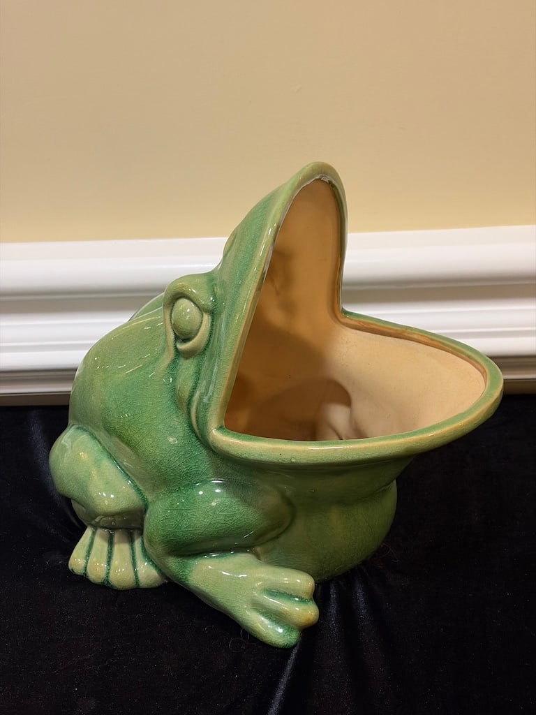 Vintage Green Frog Planter (1 of 5)