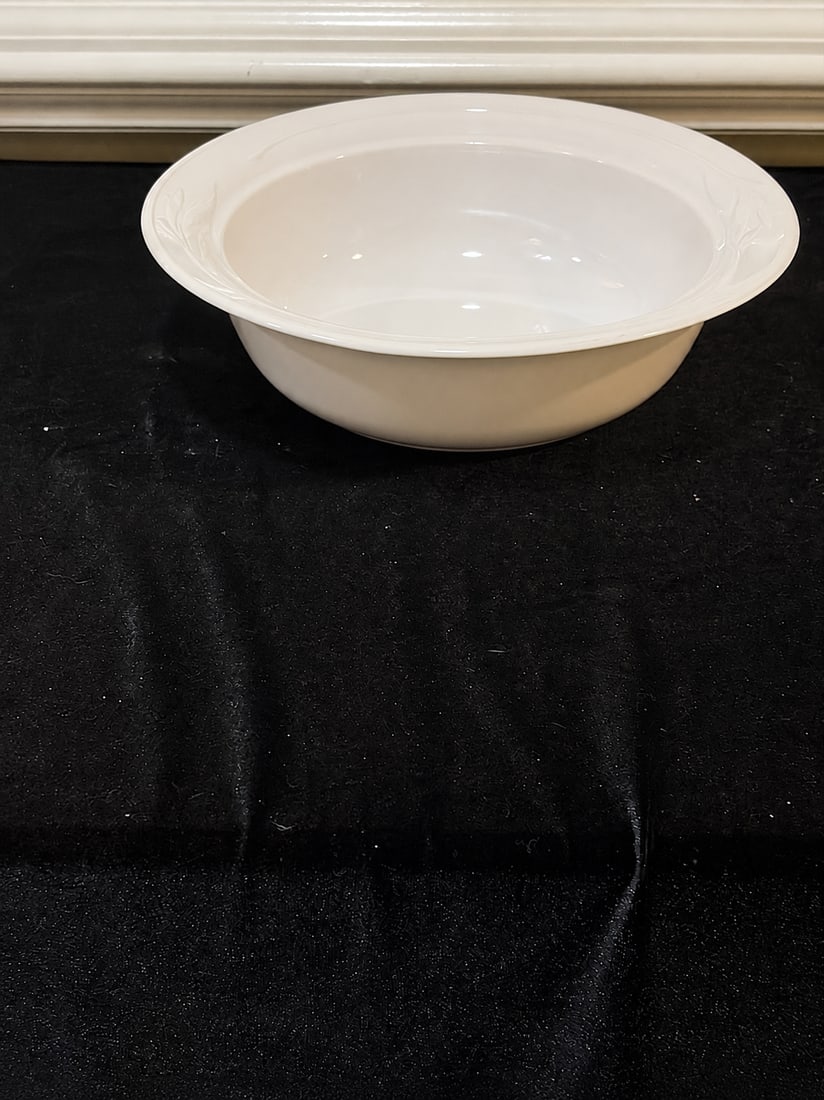 CorningWare White Embossed Round Serving / Casserole Dish (1 of 6)