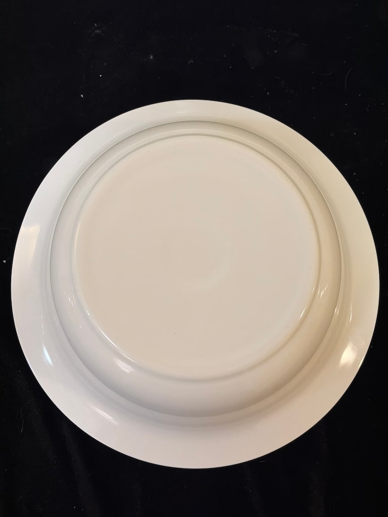 CorningWare White Embossed Round Serving / Casserole Dish - 3
