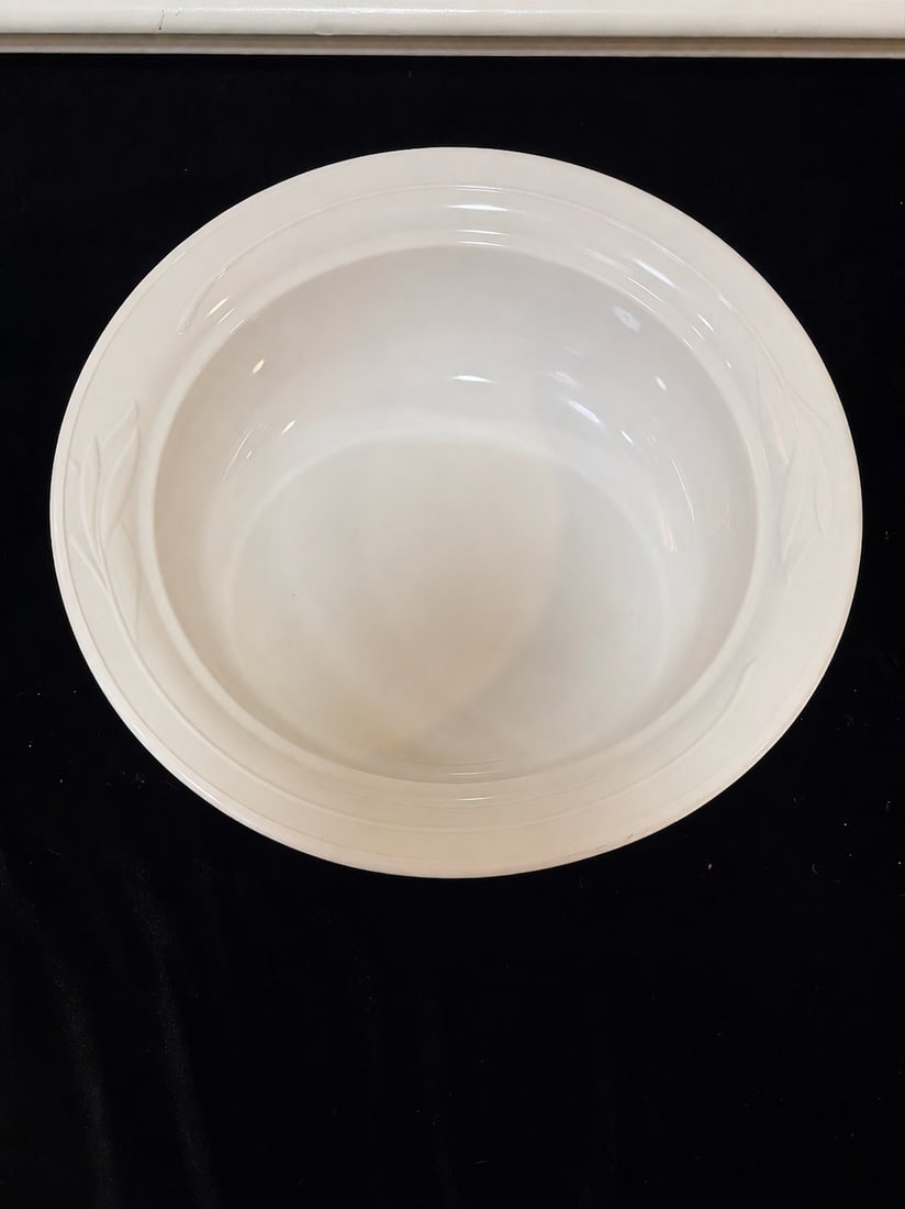 CorningWare White Embossed Round Serving / Casserole Dish - 6