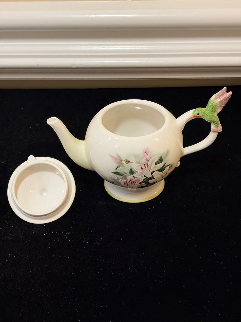 Lena Liu Teleflora Hummingbird & Lilies Ceramic Teapot (1 of 5)