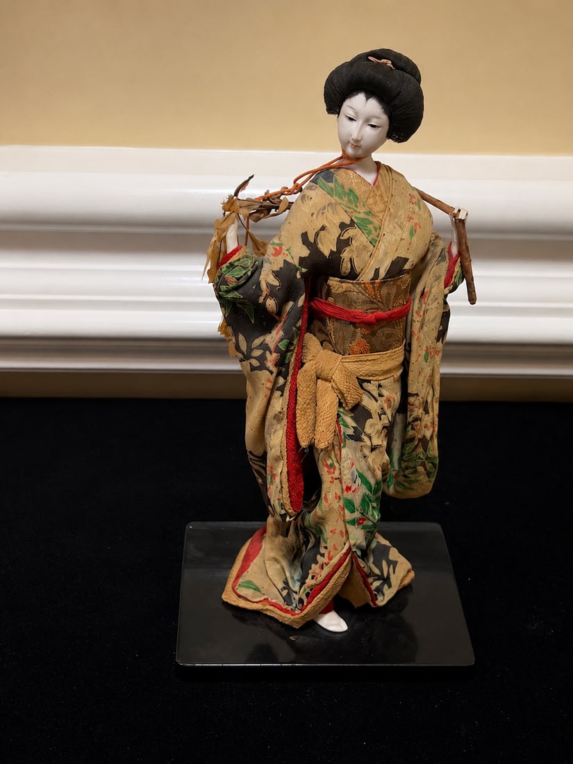 Vintage Japanese Geisha Doll in Traditional Floral Kimono (1 of 5)