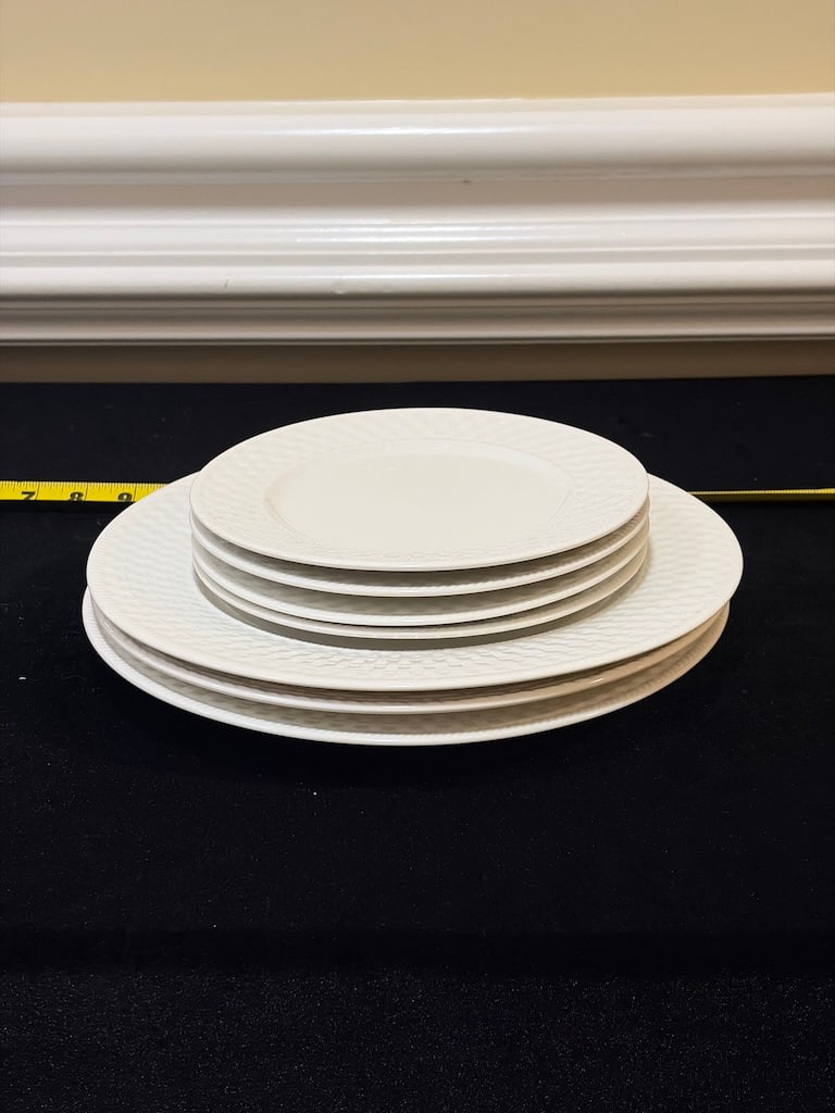 7-Pc Oneida Majesticware Basketweave White Stoneware Plates (1 of 4)