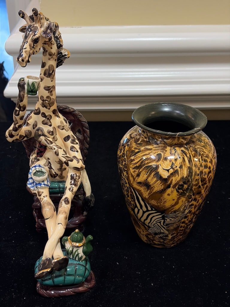 Safari-Themed Ceramic Giraffe Figurine & Wildlife Vase – 2 Pieces (1 of 5)