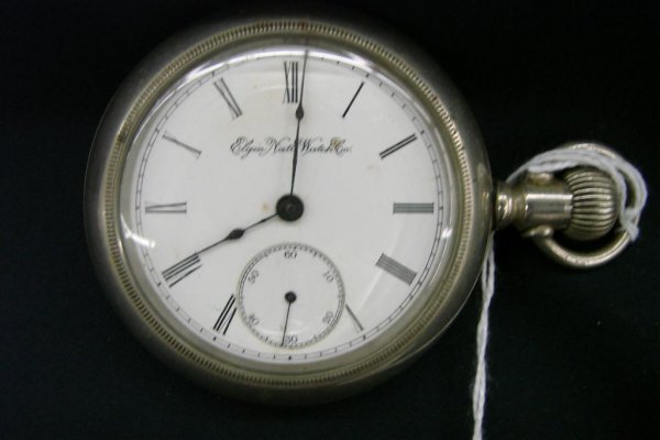 Antique Silver Cased Elgin Pocket Watch in Working: Antique Silver Cased Elgin Pocket Watch in Working Condition. Auction Estimate:$100-200.