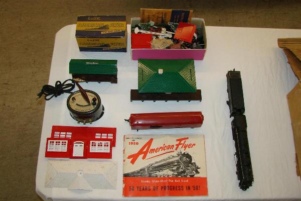 Vintage American Flyer Model Trains: Vintage American Flyer Model Railroad Train Set: 4914A Passenger Set,322AC #718. Set Includes Tender & 3 #650 Red Cars, #702 Curved Track & #577 Remote Whistling Billboard & Accessories. Auction Estim
