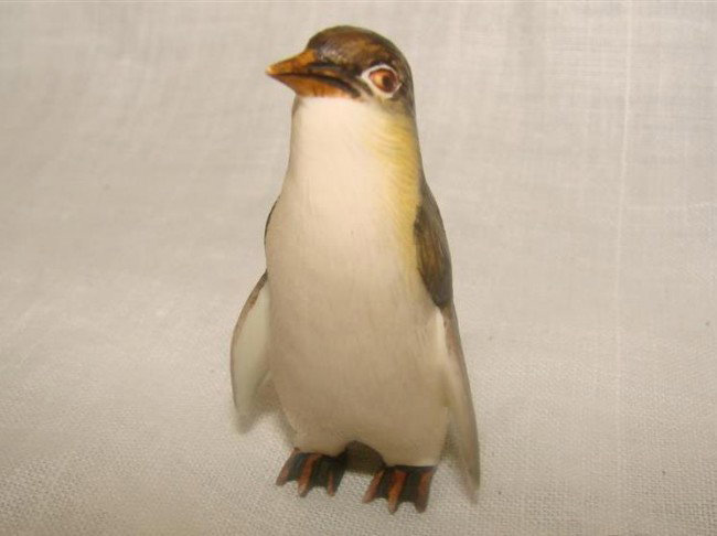 Beautiful Miniature Carved Ivory Penguin in Black : Beautiful Miniature Carved Ivory Penguin in Black and White Color. 2". Auction Estimate: $100-200. IMPORTANT DISCLAIMER: SHIPPING ONLY AVAILABLE WITHIN THE UNITED STATES ON THIS ITEM WHICH CONTAINS PR
