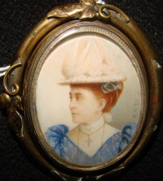 Victorian Portrait & Hair Spinner Locket / Brooch.: Victorian Portrait & Hair Spinner Locket / Brooch. This great piece of Mourning Jewelry Has a Miniature Portrait Painting on Ivory depicting a Lady in Blue Dress & White Hat on the inside under glass