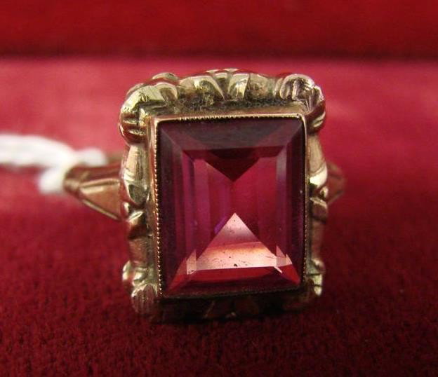 10K Yellow Gold Ring with Pink Morganite, Size 6.5: 10K Yellow Gold Ring with Pink Morganite, Size 6.5; 3.2 Grams. Auction Estimate $100-200.