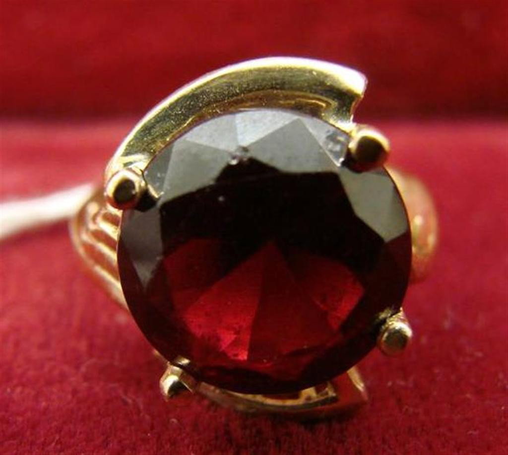 10K Yellow Gold Ring with Large Garnet. Size 5.5; : 10K Yellow Gold Ring with Large Garnet. Size 5.5; 4.7 Grams. Auction Estimate $150- 250.