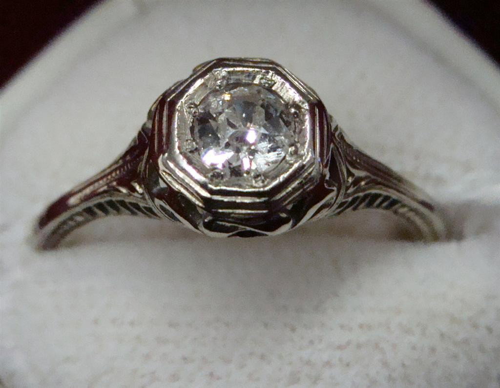 Antique Art Deco 18K White Gold Diamond Ring Sz5.5: Antique Art Deco 18K White Gold Diamond Ring, Approx 1/2ct Round Diamond. Size 5.5; 1.8 Grams. Auction Estimate $400-600.