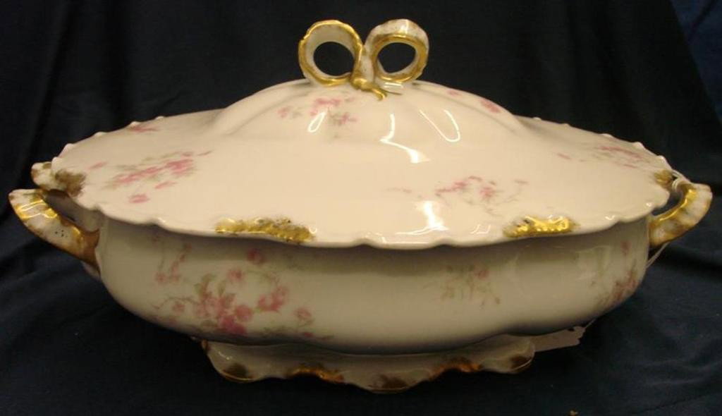 19th c. Haviland Limoges Covered Casserole Dish: 19th c. Haviland Limoges Covered Casserole Dish. Auction Estimate $50-100.