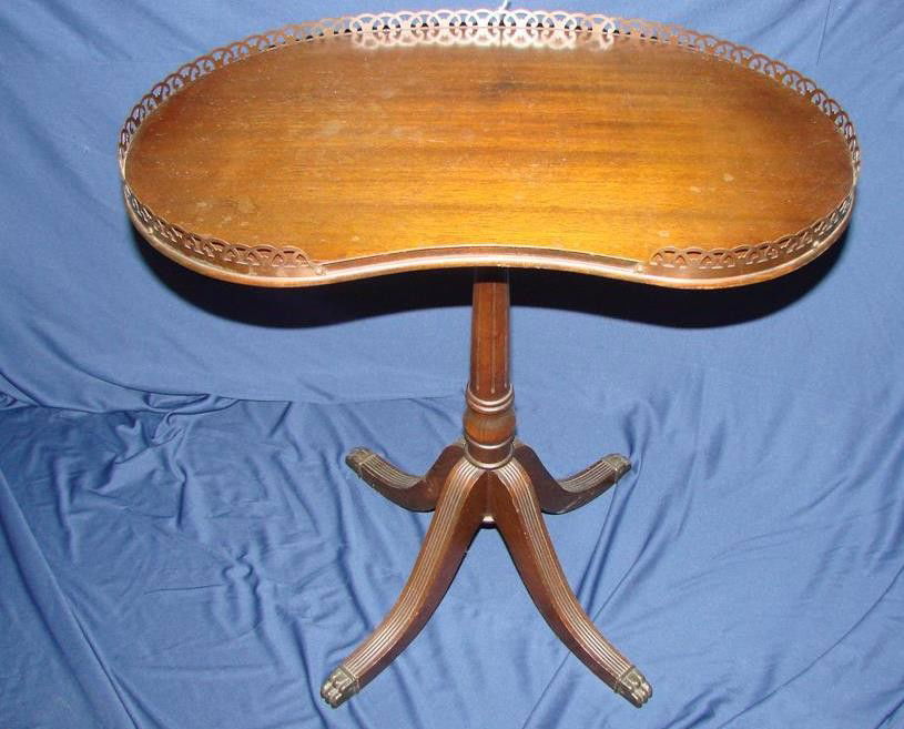 Mahogany Duncan Phyfe Style Occasional Table: Mahogany Duncan Phyfe Style Occasional Table; Kidney Shaped with Pierced Brass Border and Brass Paw Feet. 22" h. x 19.75" w. Auction Estimate $50-100.