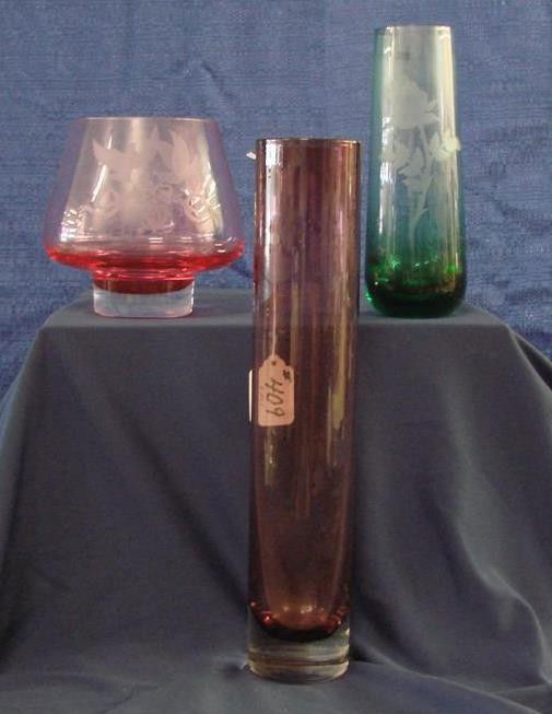3 Signd Caithness Art Glass: Green, Amethyst &Aniv: 3pcs Signed Caithness Art Glass - Green Intaglio Cut Vase, Tall Amethyst Cylinder Vase, and a 40th Anniversary Vase with Heart. Caithness Glass is world renowned for color and artistry. Caithness Glas