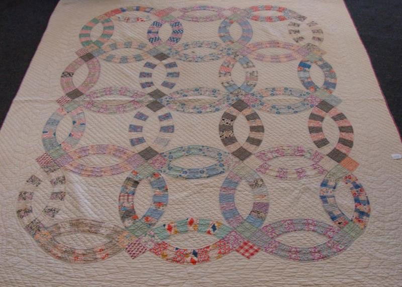 Antique Handmade Quilt - Double Wedding Ring: Antique Handmade Quilt - Double Wedding Ring Pattern (All Circles are Intertwined). 79" x 69". Note: Some Fraying. Auction Estimate: $100-200.
