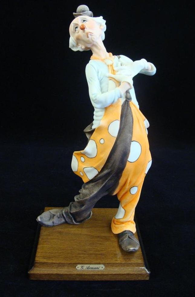 Giuseppe Armani Figurine: The Singing Clown; #416E. Dep: Giuseppe Armani Figurine: The Singing Clown; #416E. Depicts Clown Singing His Heart Out! COA Included. 12" Ht. Auction Estimate: $250- 350.