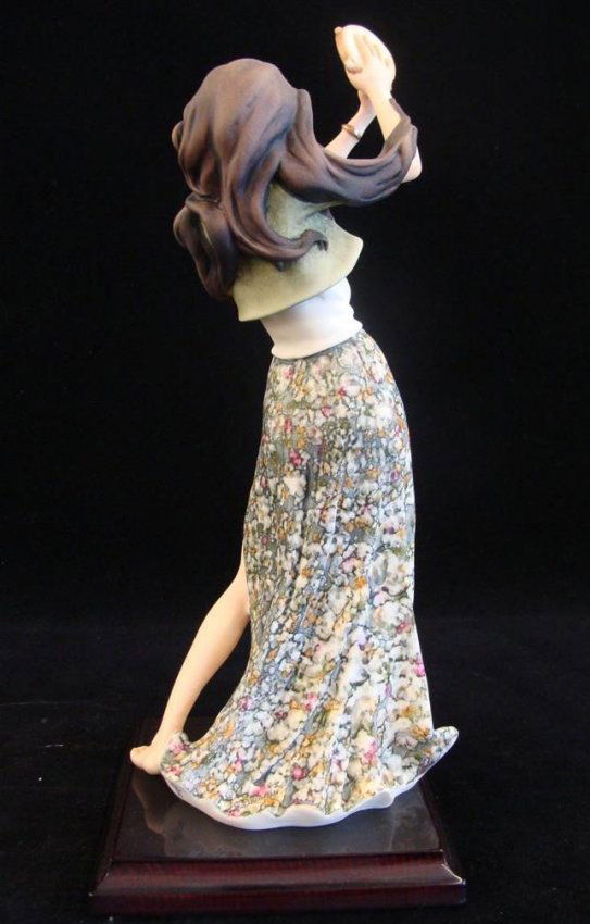 Giuseppe Armani Figurine Gypsy Dancer 417C. Depicts G Lot 563