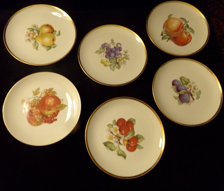 Hutschenreuther Fine China 6 Dessert Plates: Hutschenreuther Fine China 6 Dessert Plates. Made In Bavaria, Germany. Antique, hand painted.