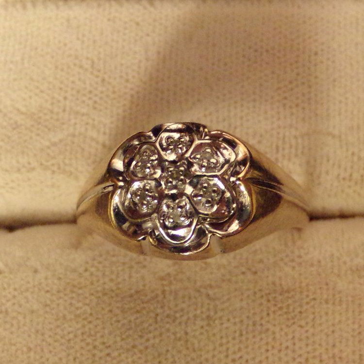 10k Gold Diamond Cluster Ring Sz 11.5: 10k Gold Diamond Cluster Ring. Ring is 10k yellow gold & the diamonds are set in 10k white gold. Size 11.5.