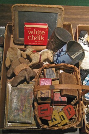 Collection of miscellaneous early children's to: Collection of miscellaneous early children's toys and puzzles.