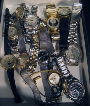 13 Modern Men's & Women's Watches - Seiko, etc. : Thirteen miscellaneous men's and women's wrist watches - mostly Seiko.