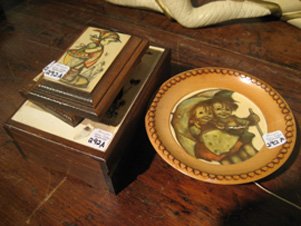 Four Reuge Hummel items: Four Reuge Hummel items: wall mounted music box - major scratch on finish, pair small wall plaques and lidded wooden box.